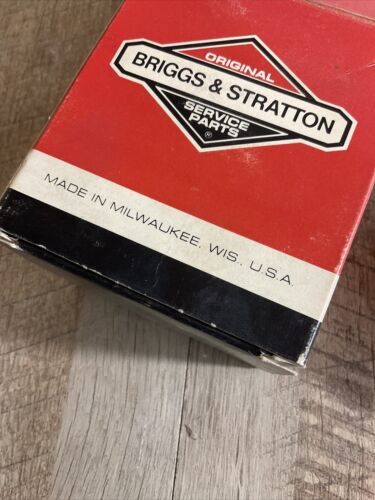 NOS OEM Briggs & Stratton Part No 397270 Carburetor Lower Body Carb New (6922795057335)